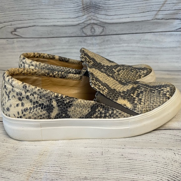 Vince Camuto Korli Snakeskin slip on - Picture 6 of 15